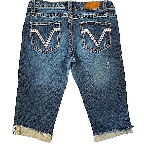 Vigoss size 3 Capri jeans, rolled cuffs, medium wash, some distressing EUC - Picture 5 of 14